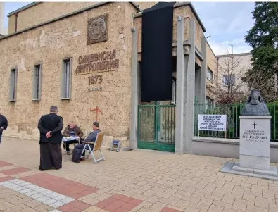 От Сливенската епархия искат църковен съд за двама свещеници