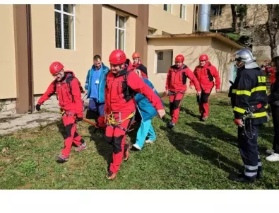 Проведоха се практическа тренировка и учение на тема „Действия на общинския щаб за изпълнение на плана за защита при бедствия и съставните части на ЕСС при възникване на земетресение“