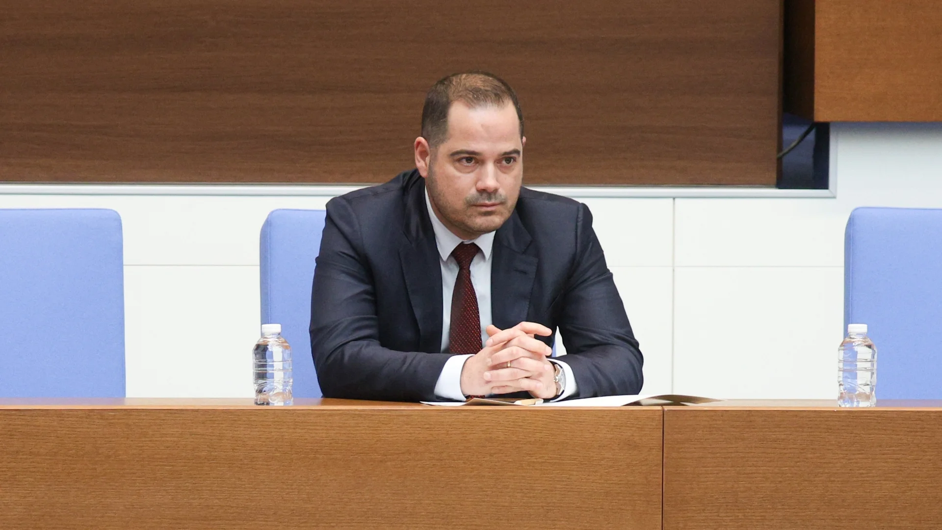 Калин Стоянов остава начело на МВР и в служебния кабинет на Димитър Главчев