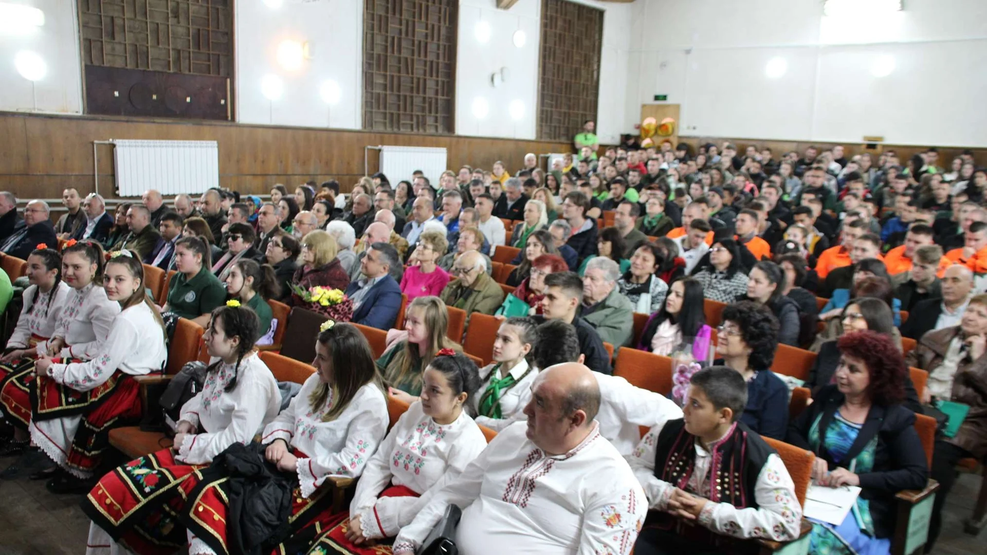 Училището „Сава Младенов“ в Тетевен отбеляза 115-та си годишнина (СНИМКИ)