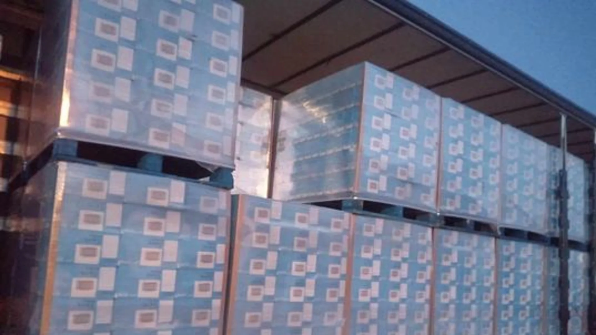 Хванаха над 10 хил. кутии контрабандни цигари (СНИМКИ)