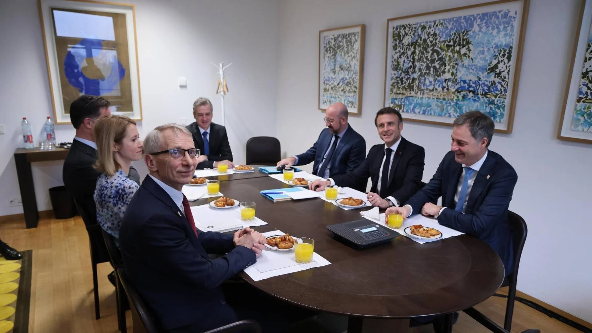 Денков на среща на "Обнови Европа": Говори с Макрон, Мишел и трима премиери
