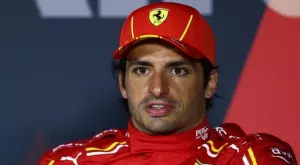 Карлос Сайнц добави още сол в раната на Макс Верстапен след успеха в Австралия