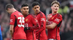 Звезда на Юнайтед: Навредих на организма си с играта с глава, съветвам сина си да не играе