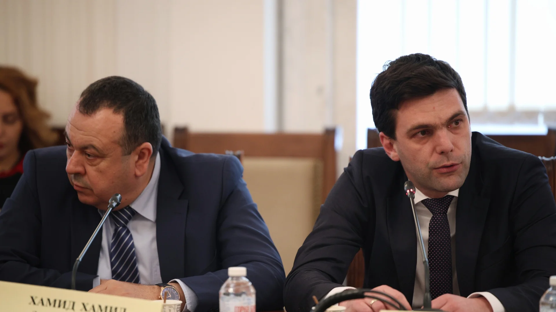 Сарафов и Цацаров се скриха от комисията "Нотариуса"