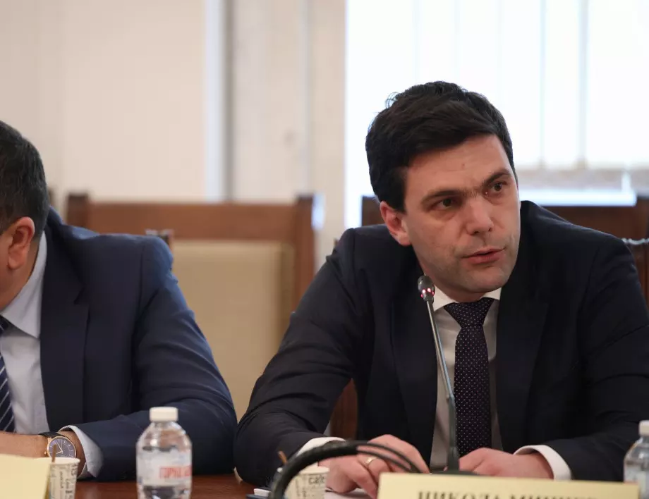 Сарафов и Цацаров се скриха от комисията "Нотариуса"