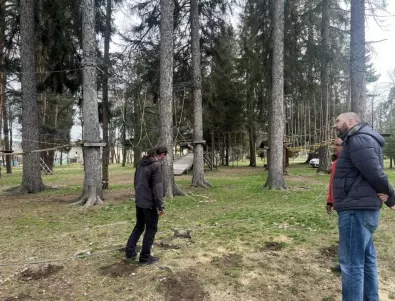 Огледаха състоянието на въжения атракцион в Самоков