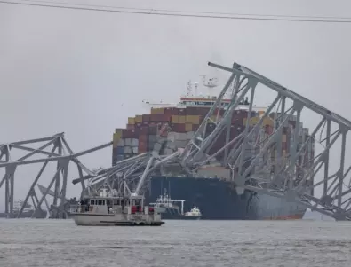 Разтоварват кораба, разрушил моста в Балтимор