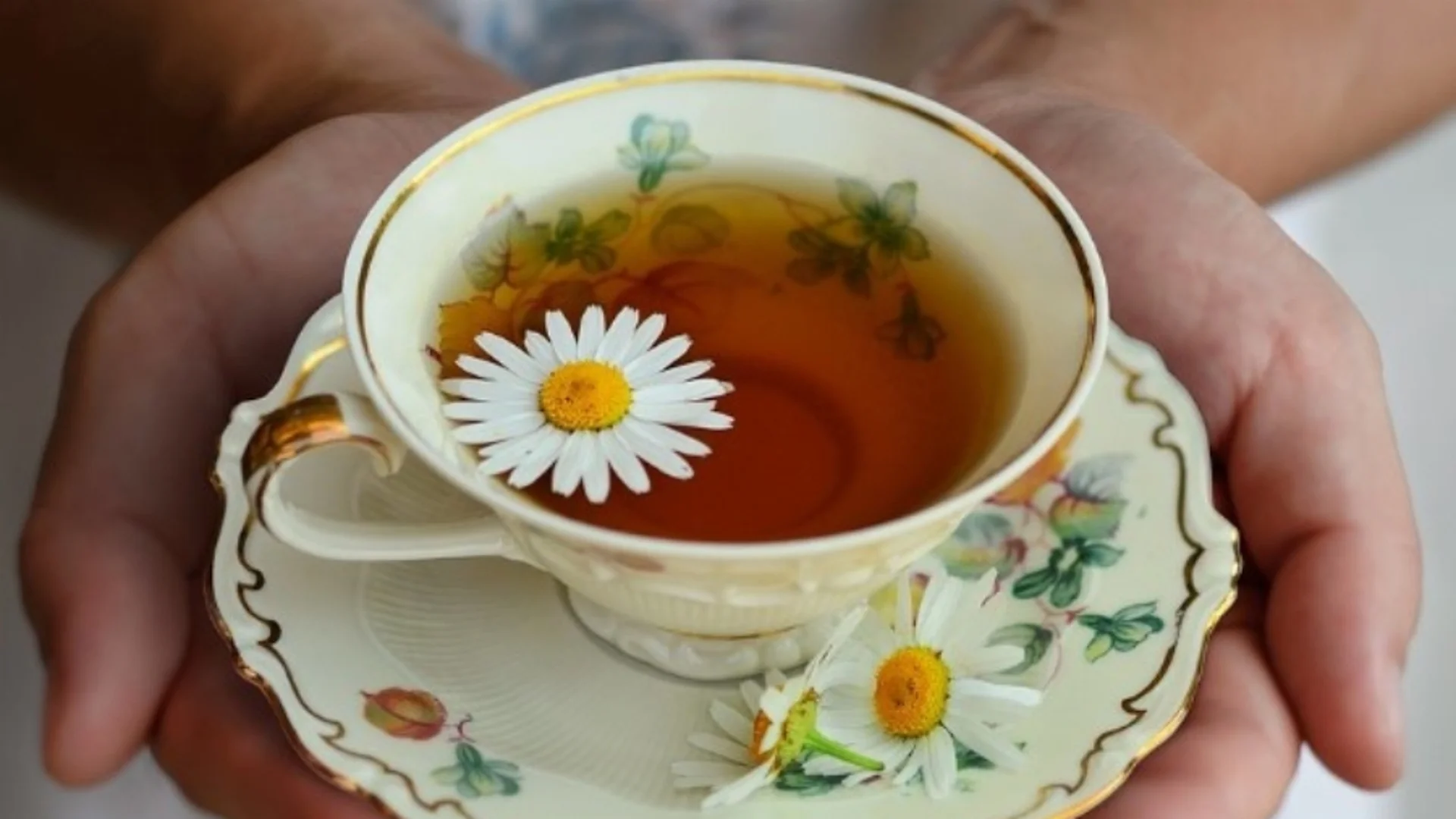 Този чай ще помогне при нерви и безсъние и ще успокои чувствителните черва
