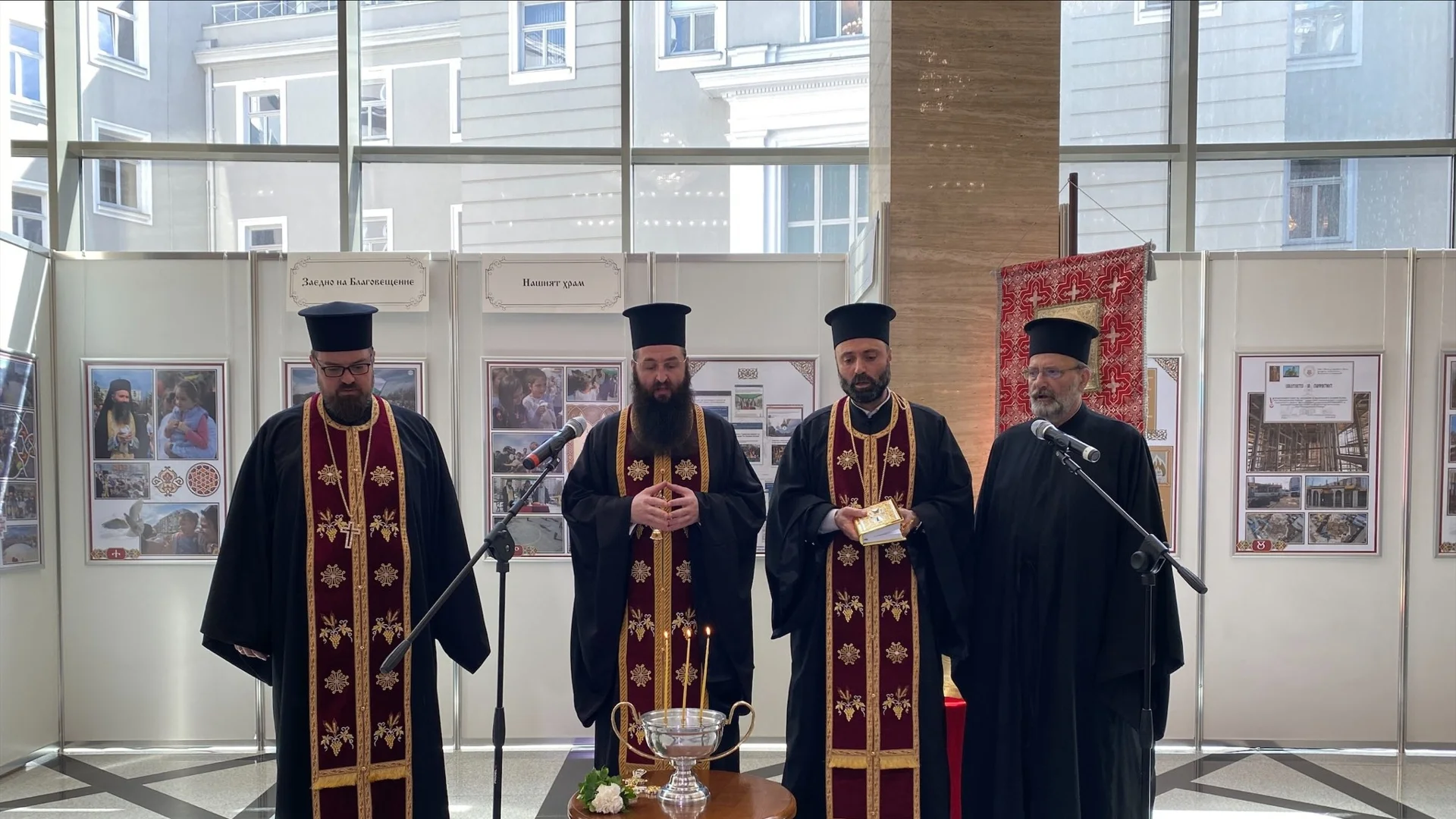 "Храмът, който градим": Изложба в парламента призовава за подкрепа на църква в София (СНИМКИ)