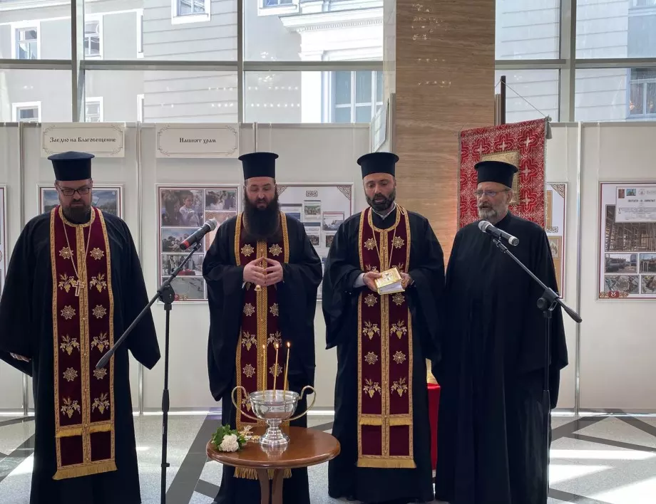 "Храмът, който градим": Изложба в парламента призовава за подкрепа на църква в София (СНИМКИ)