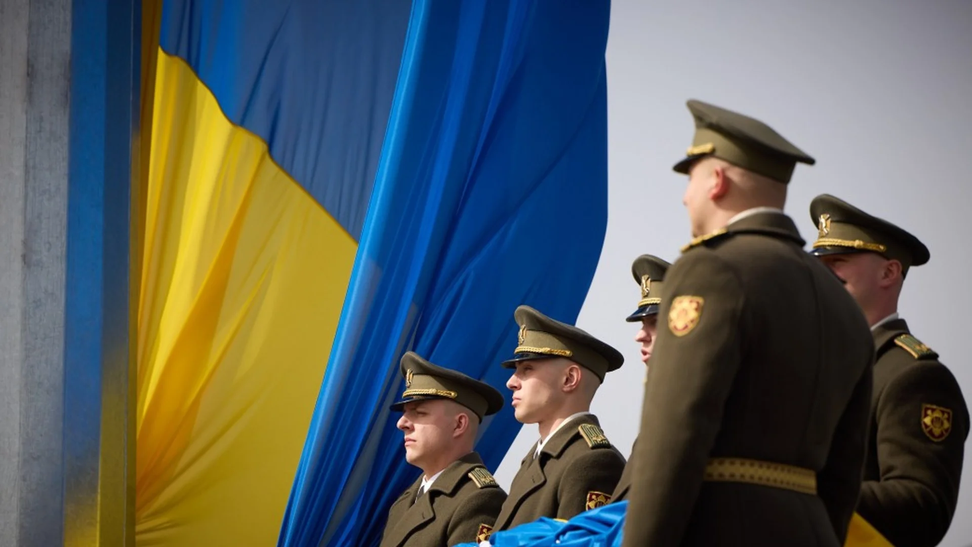 Щом ви е безразлична съдбата на Украйна, няма да получавате услуги: Украинските консулства спират да обслужват мъжете в чужбина