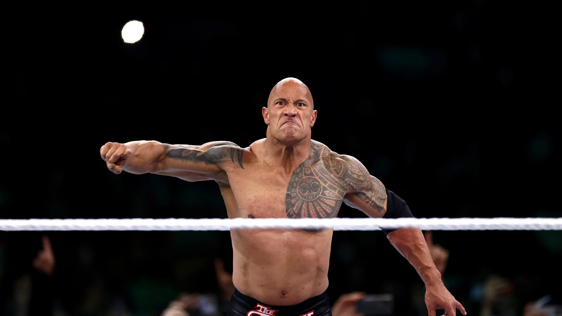 "Затваряй си устата": Скалата се скара с фен на WWE (ВИДЕО)