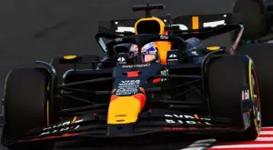 Макс Верстапен без затруднения в Япония, двоен триумф за Ред Бул (ВИДЕО)