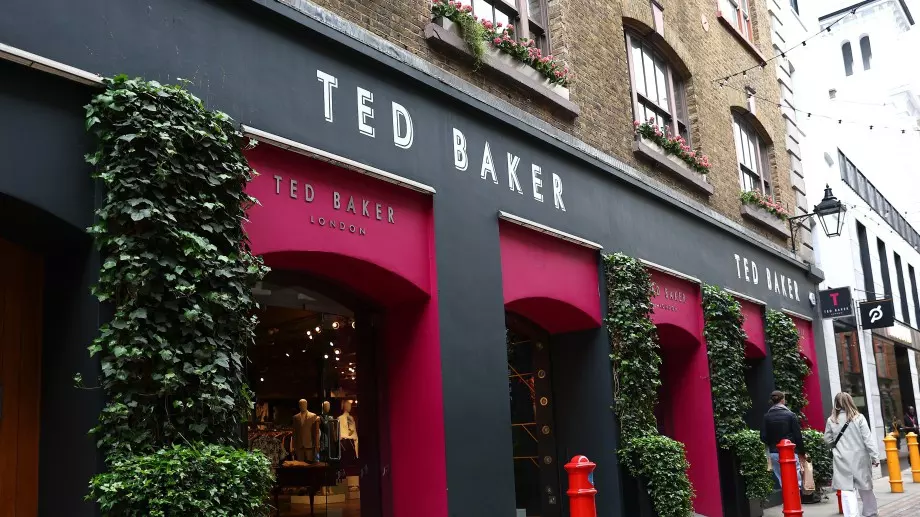 A marca de moda Ted Baker anunciou falência, fechando suas lojas (FOTO)