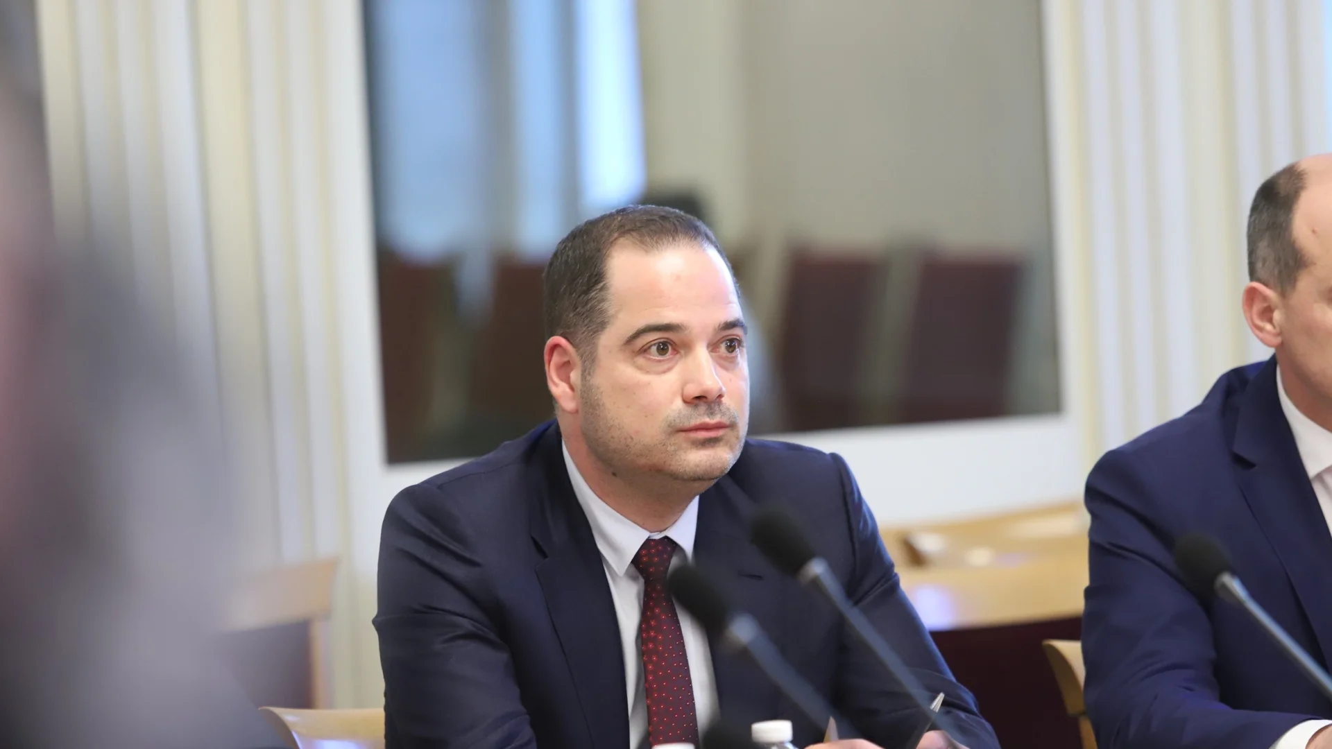 "Най-добре се работи с него": Синдикат на МВР защити Калин Стоянов