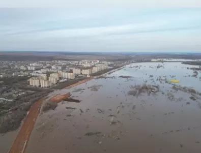 Спасявайте се: Масова евакуация заради наводнението в Оренбург (ВИДЕО)
