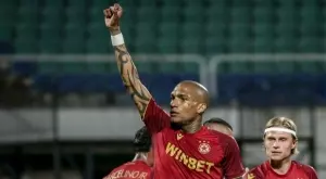 {{ otherArticle[0].article.title }}