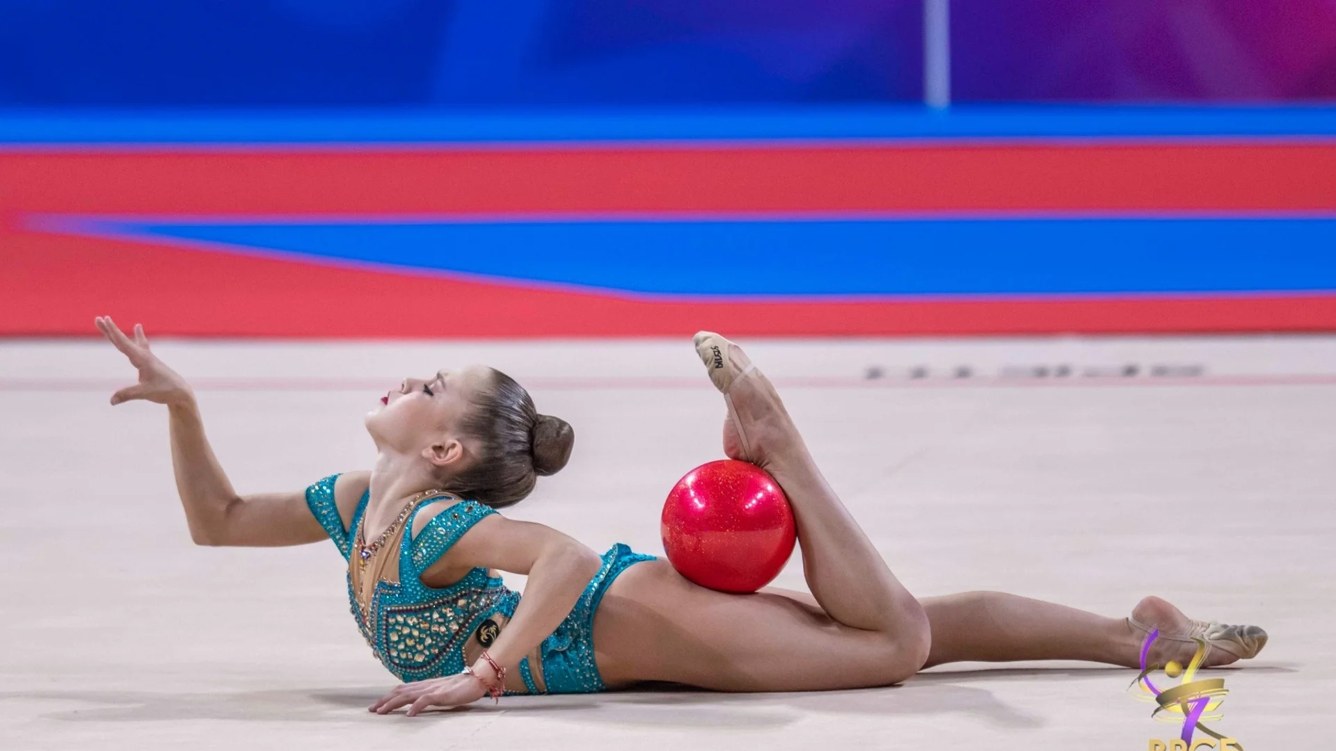 Страхотни! Николова и Калейн поведоха в класирането на Световната купа по художествена гимнастика