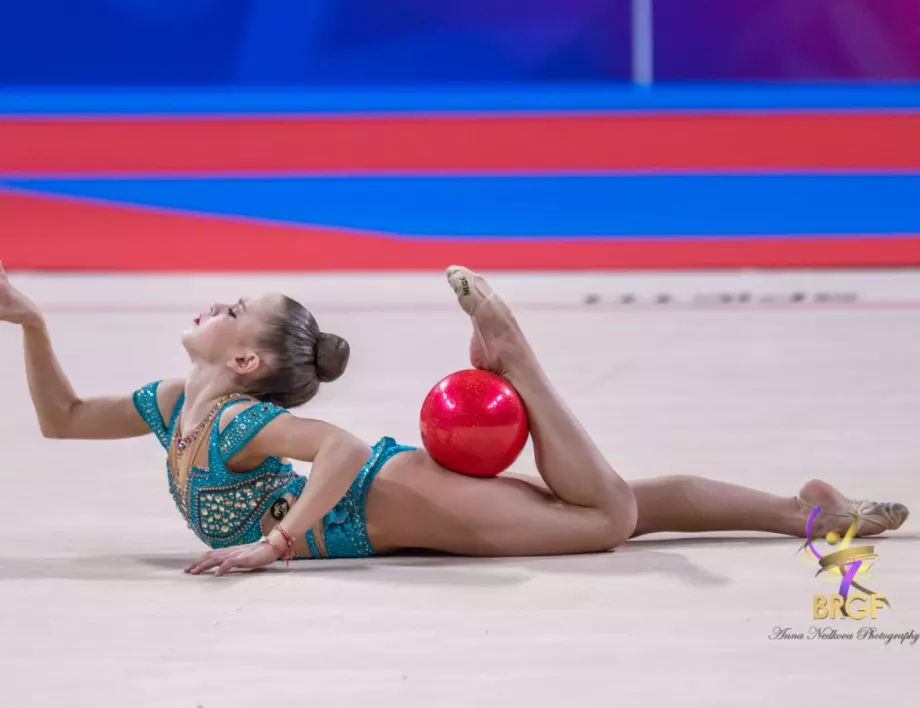 Страхотни! Николова и Калейн поведоха в класирането на Световната купа по художествена гимнастика