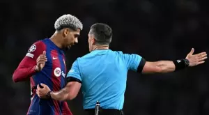 Вбесил Левски съдия не пожали Барса: Изгони Араухо и Шави, треньорът с безумно действие (ВИДЕО)