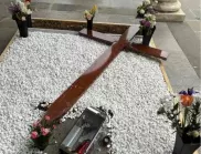 ВИДЕО: Полицията установи вандала на гроба на патриарх Неофит, вижте поругаването