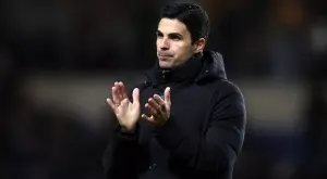 Арсенал трябва да бие Байерн Мюнхен и да спечели Шампионска лига или ще бъде посрамен от "слабак"