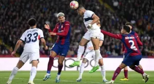 Рио Фърдинанд: ПСЖ трябва да благодари на Араухо, картонът му промени хода на мача