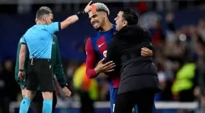 Да оправдаеш резила си със съдията... срам и позор 