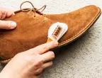 Как най-лесно се почистват велурени обувки?