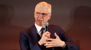 Арсен Венгер вярва в успеха на Арсенал, обясни защо Байерн Мюнхен "няма да бъдат уверени на 100 процента"