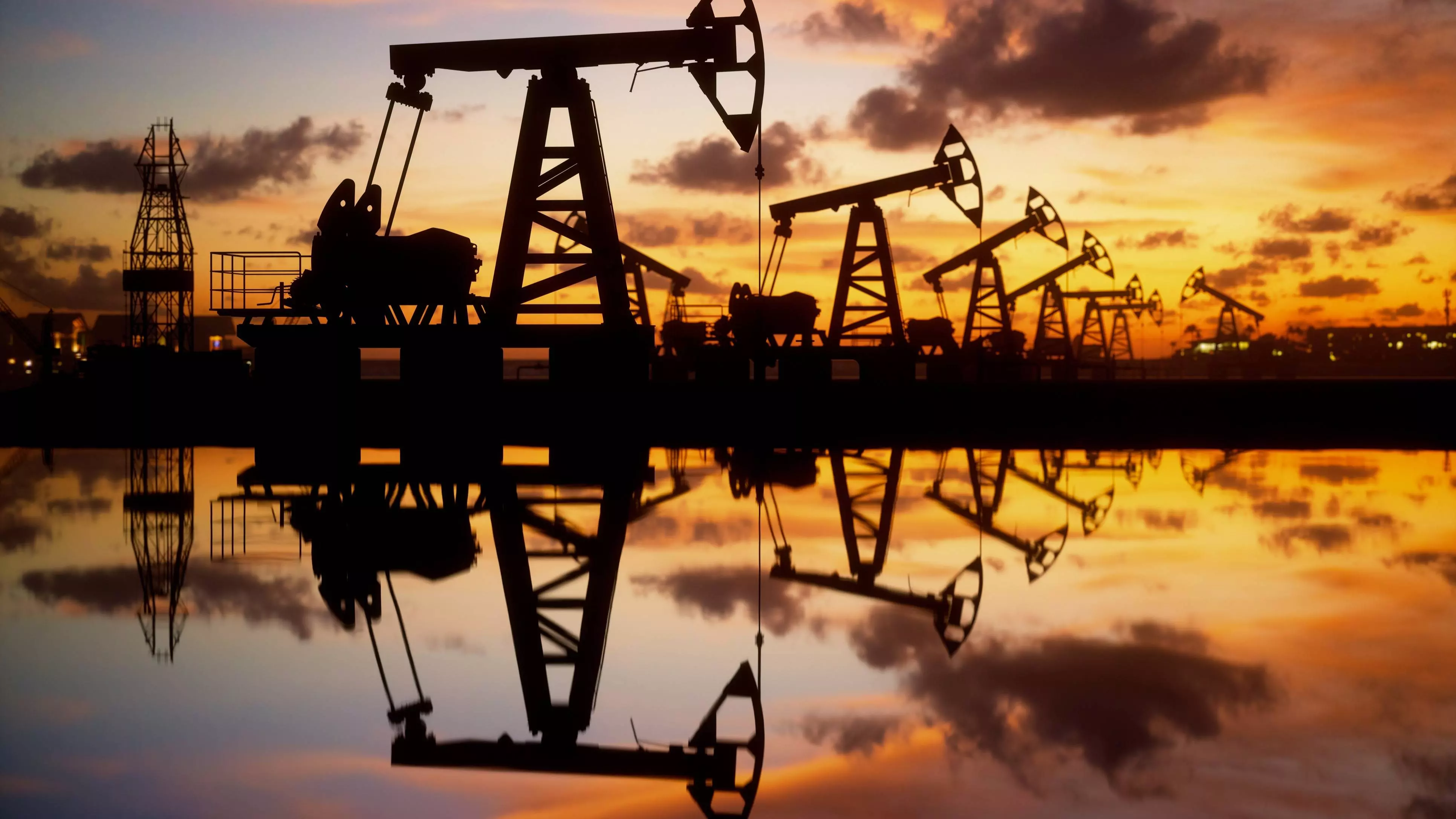 Цените на петрола: Накъде поеха след отчетения рязък спад? 