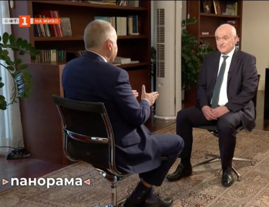 БНТ "забрави" да излъчи пълното интервю със служебния премиер, липсва ключова част за Даниел Митов