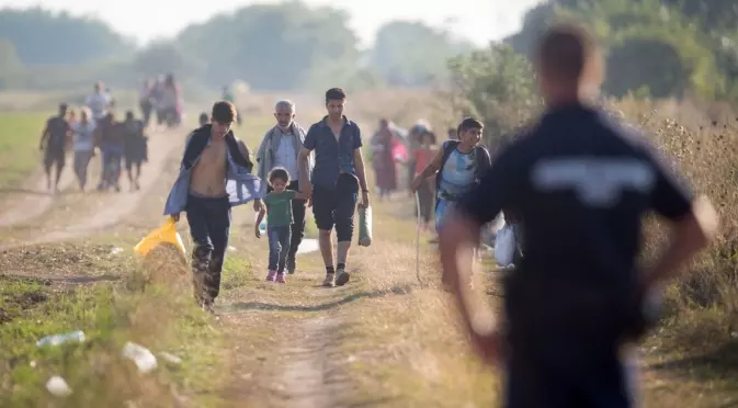 The Times: Великобритания умува как да връща нелегални мигранти на няколко държави