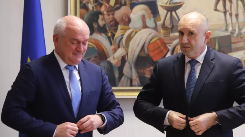 Румен Радев намекна, че ще назначи Главчев и за външен министър