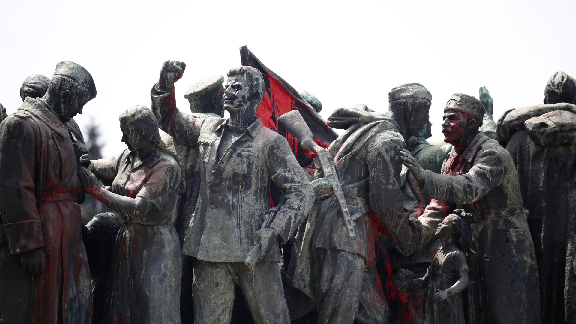 Областният управител на София обясни каква ще е съдбата на Паметника на Съветската армия