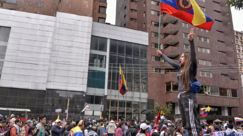 Хиляди колумбийци протестираха срещу реформите на президента си (ВИДЕО)