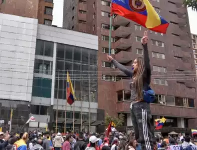 Хиляди колумбийци протестираха срещу реформите на президента си (ВИДЕО)