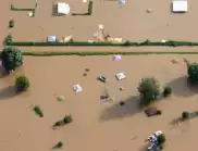 Десетки хиляди евакуирани след бури в Южен Китай (ВИДЕО)