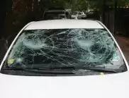 Вандалска проява или опит за сплашване: Потрошиха кола с метален прът