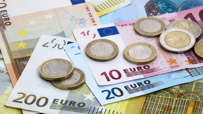 Нов завой за еврото в началото на седмицата