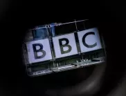 Водещ на BBC напусна след скандал с еротични снимки с тийнейджър