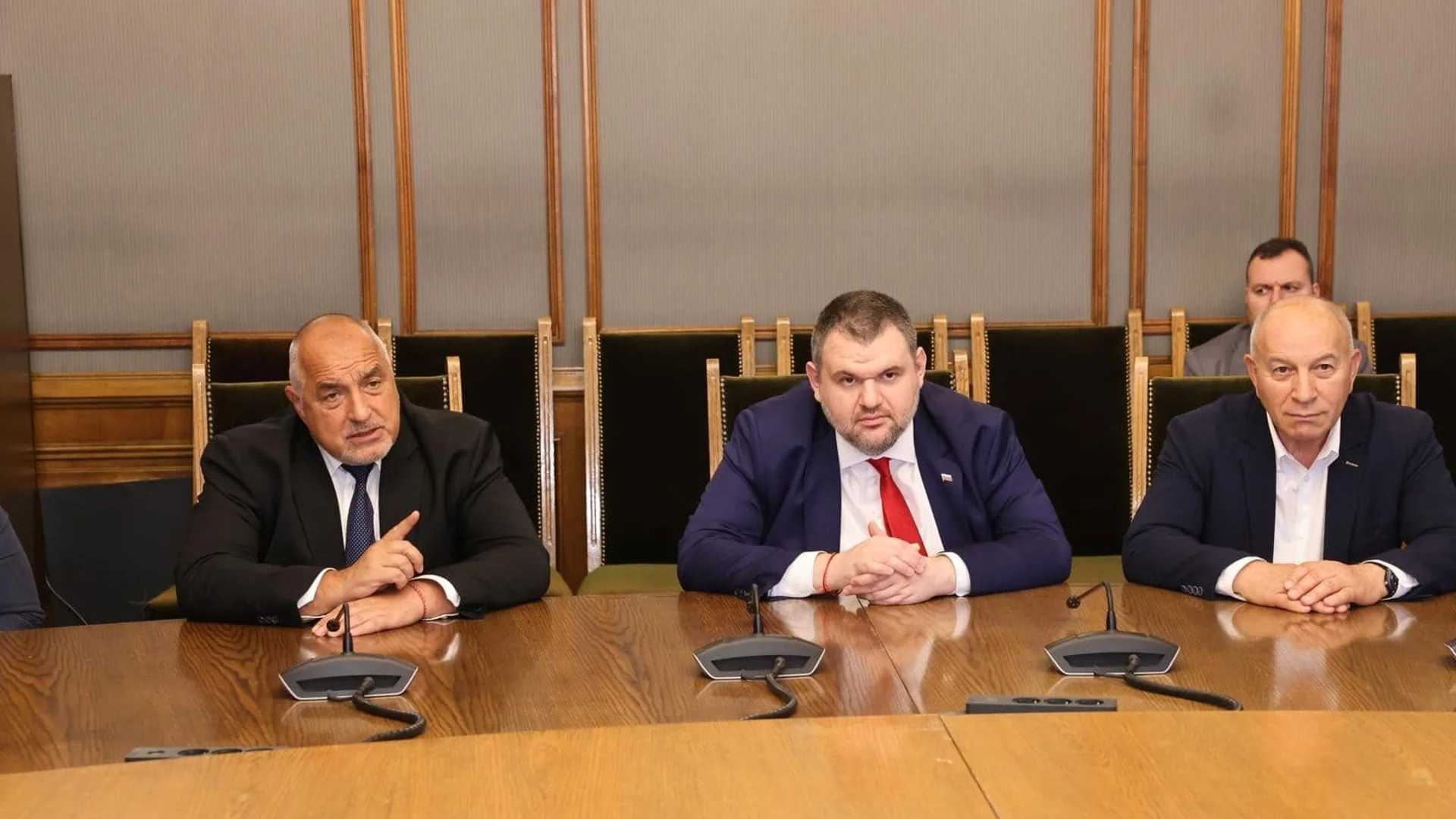 Винаги двама, винаги: ГЕРБ вече говори за Пеевски и Борисов като за едно