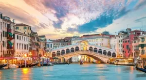 Протести във Венеция, след като входната такса за еднодневни туристи влезе в сила