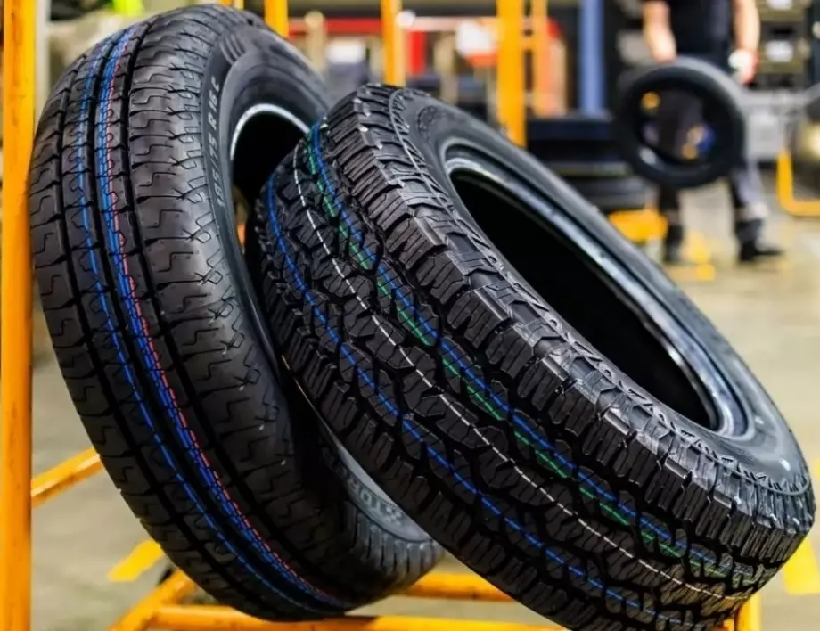 Какво означават цветните ивици и точки върху гумите?