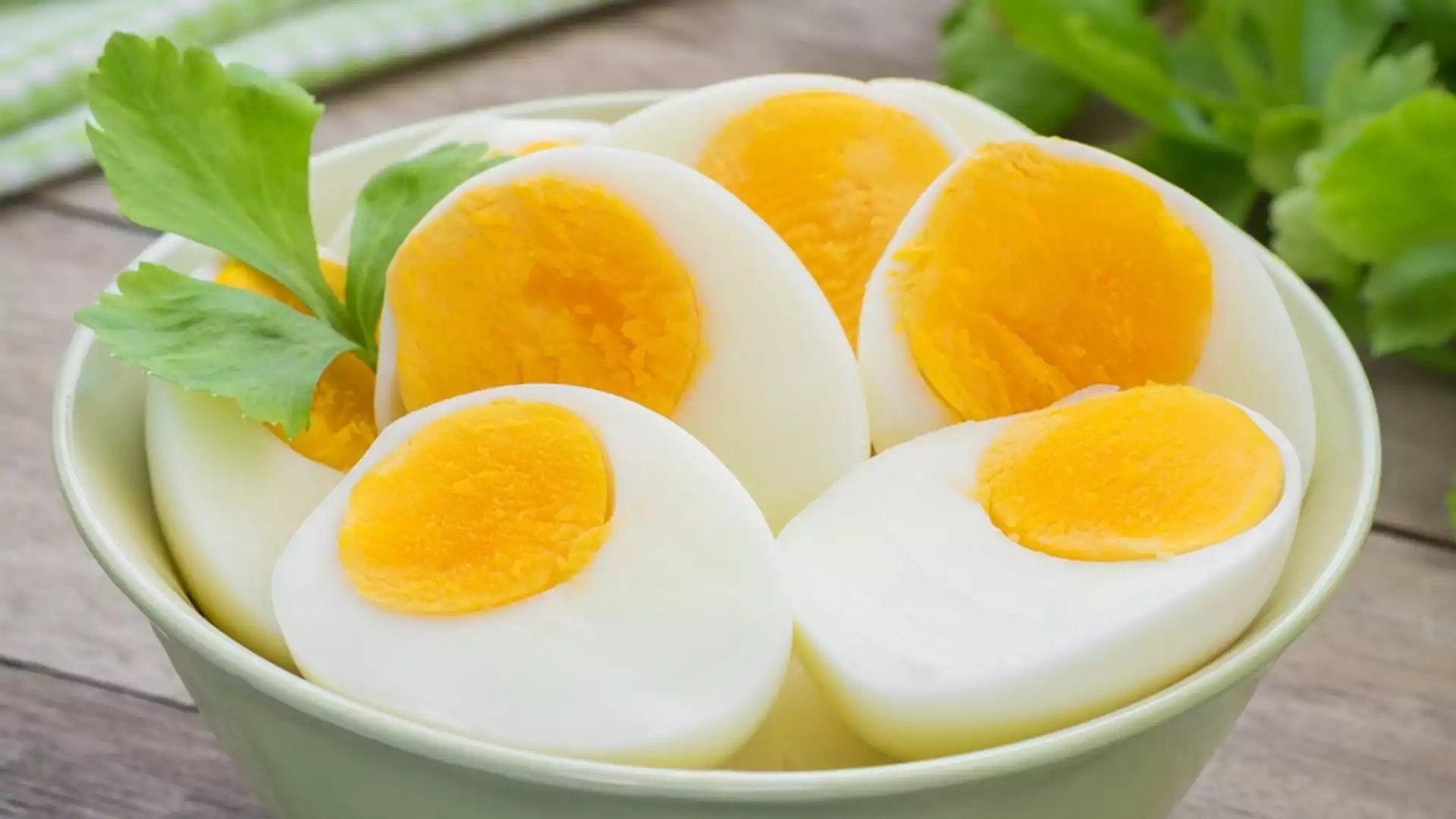 Какво се случва с тялото ви, ако ядете по 10 яйца всеки ден?