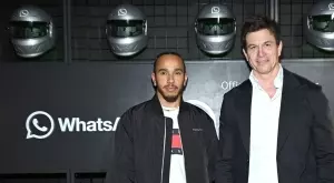 Хамилтън и Мерцедес пуснаха емотикон в Whatsapp