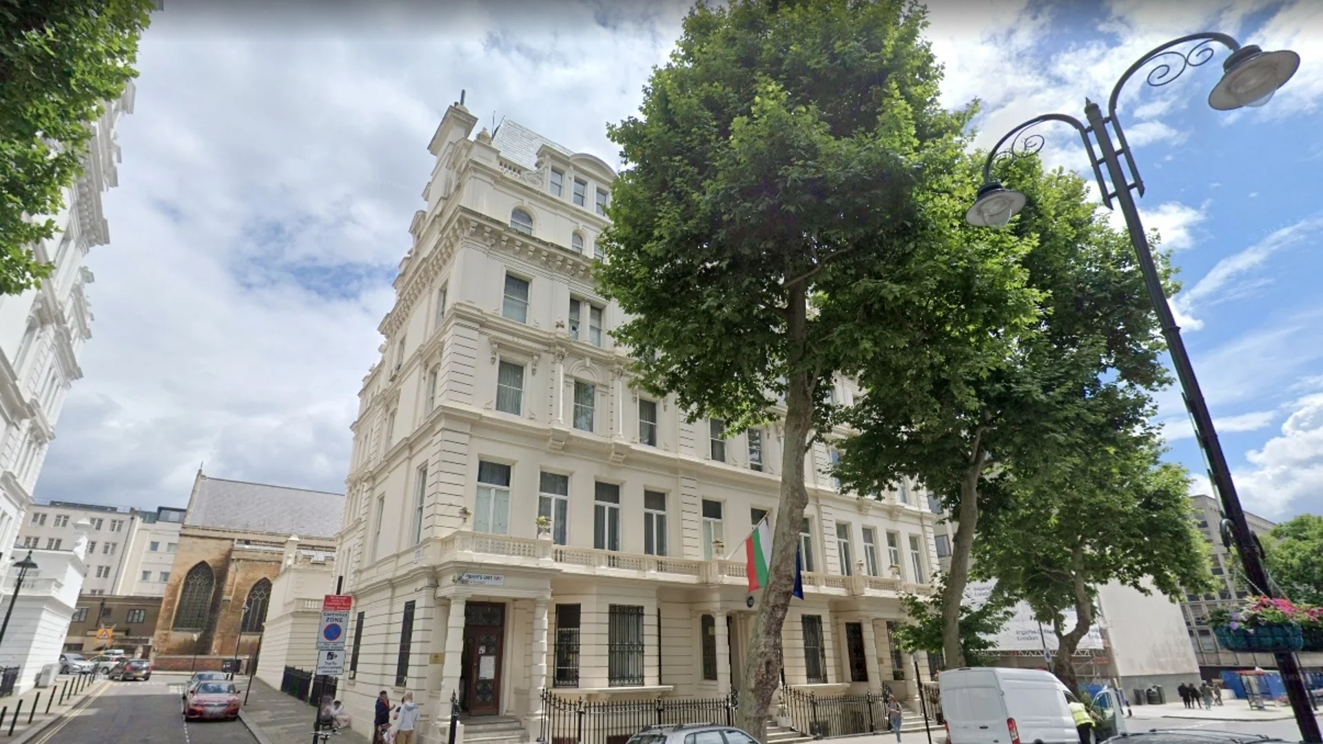 Плачевна тоалетна в посолството ни в Лондон: Няма пари за достойно лице на България в чужбина