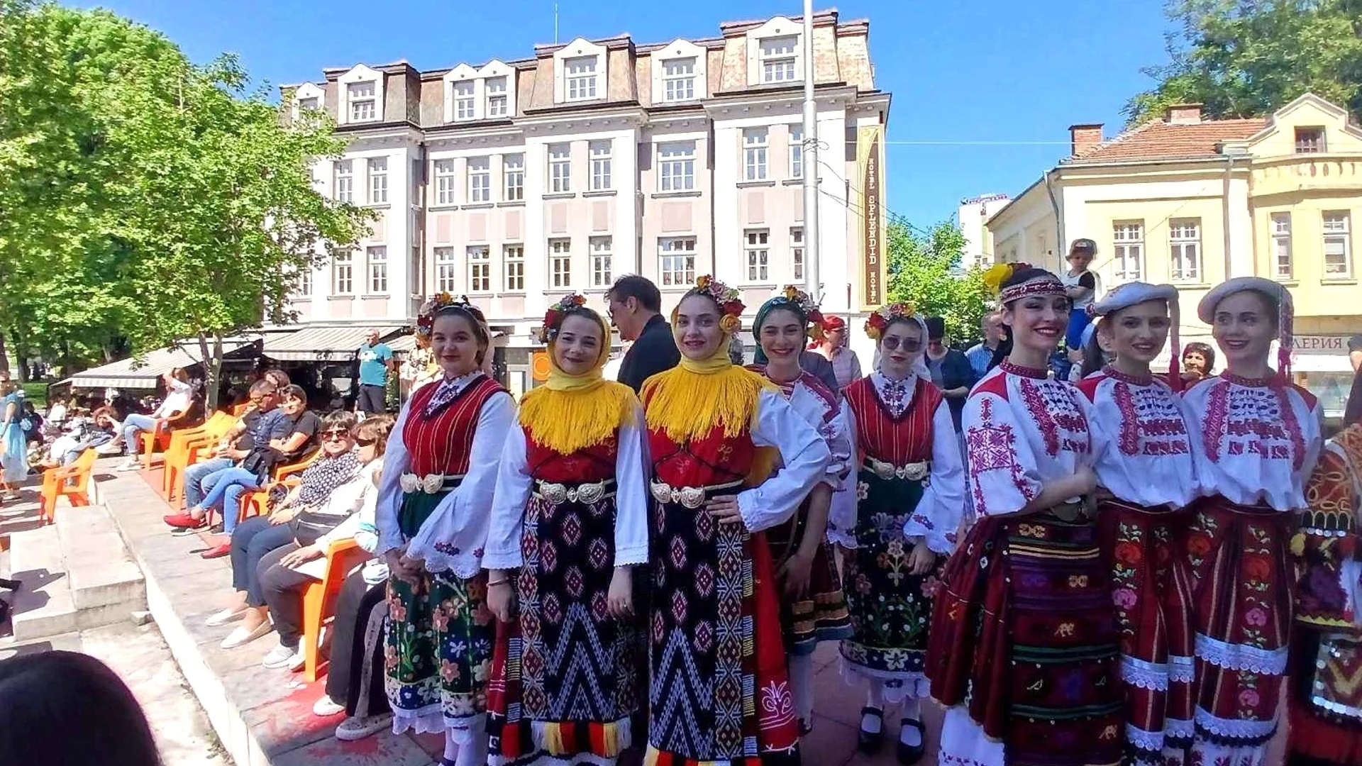 Концерт „Празнична цветна китка” в центъра на Плевен