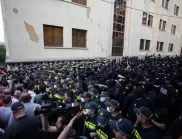 За 67 секунди: "Путиновият" закон мина за последно на комисия в Грузия, полицаи биха протестиращи (ВИДЕО)